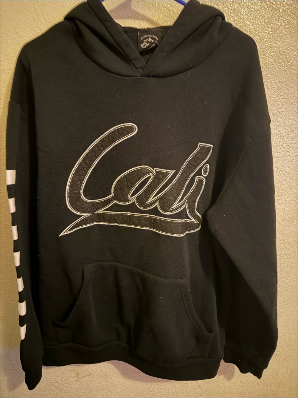 Original Deluxe Black Crewneck Hoodie with Script 'Cali'
